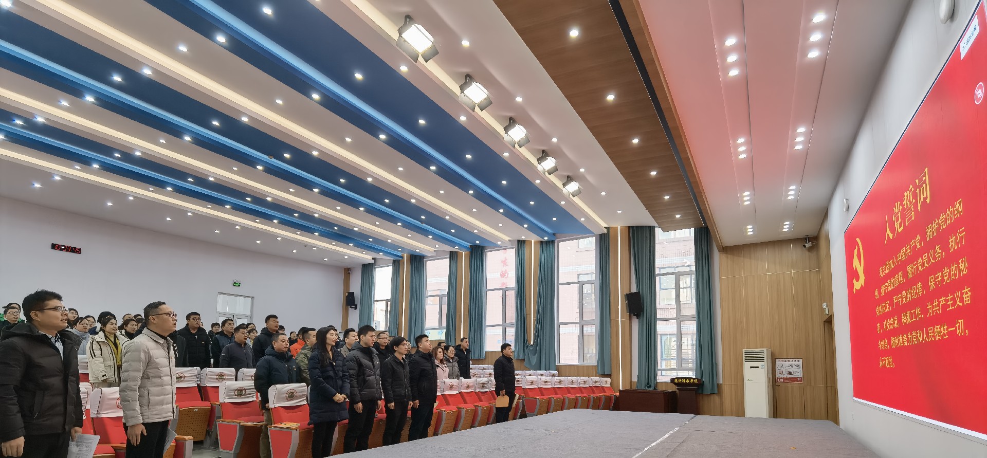 唱国歌.jpg